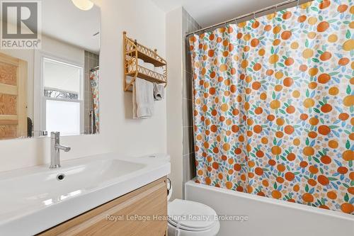 19 Perth Road, Kitchener, ON - Indoor Photo Showing Bathroom