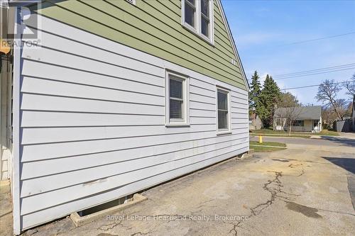 19 Perth Road, Kitchener, ON - Outdoor With Exterior