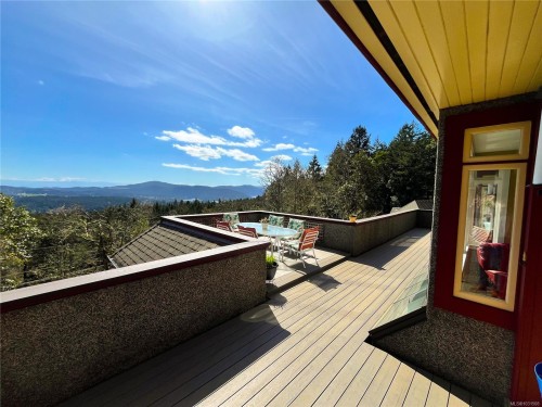 8242 Thomson Pl, Central Saanich, BC 