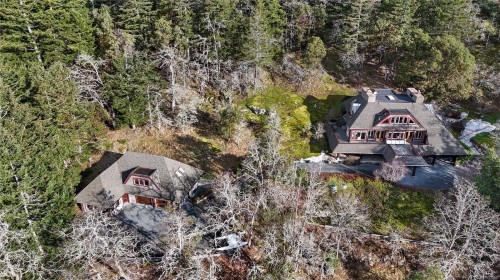 8242 Thomson Pl, Central Saanich, BC 