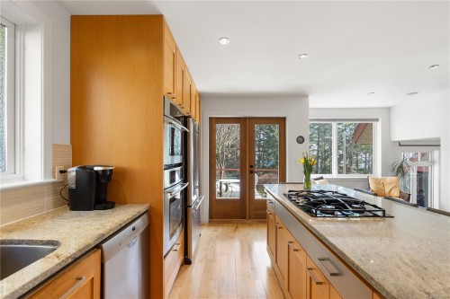 8242 Thomson Pl, Central Saanich, BC 