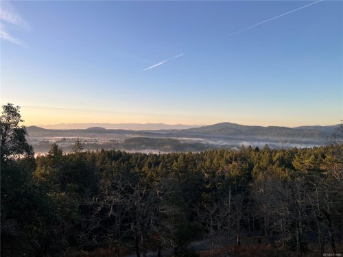 8242 Thomson Pl, Central Saanich, BC 