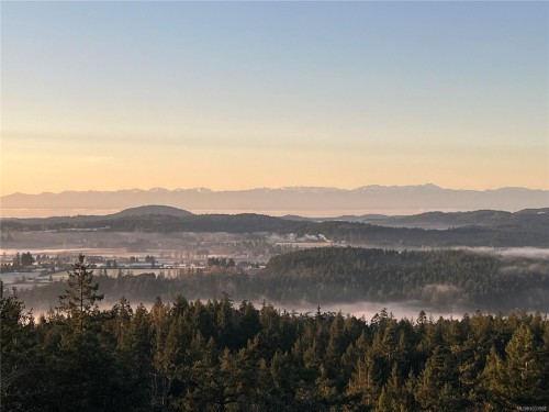 8242 Thomson Pl, Central Saanich, BC 