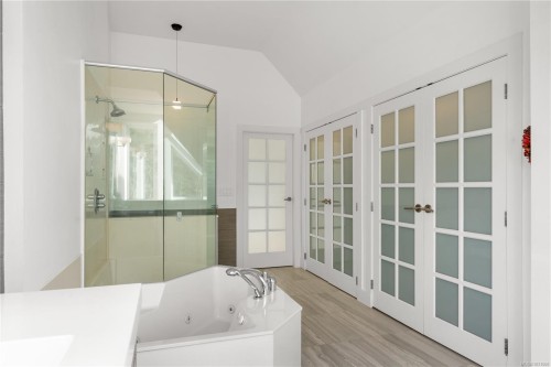 8242 Thomson Pl, Central Saanich, BC 