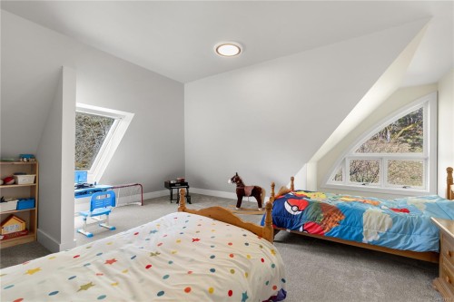 8242 Thomson Pl, Central Saanich, BC 