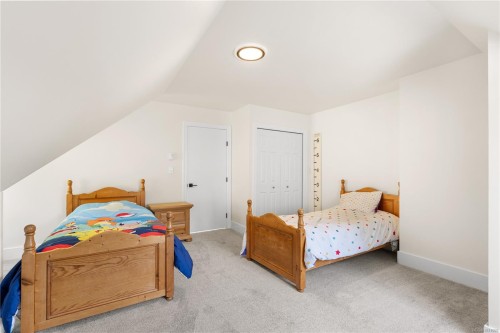 8242 Thomson Pl, Central Saanich, BC 