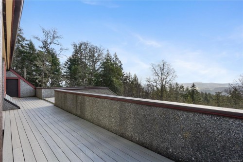 8242 Thomson Pl, Central Saanich, BC 