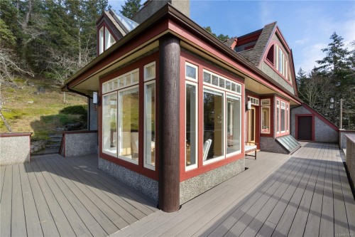 8242 Thomson Pl, Central Saanich, BC 