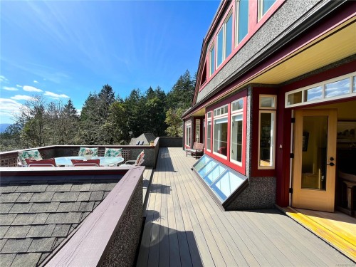 8242 Thomson Pl, Central Saanich, BC 