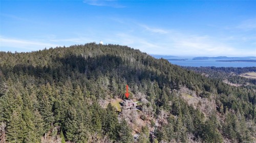 8242 Thomson Pl, Central Saanich, BC 