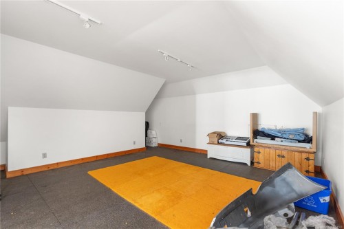 8242 Thomson Pl, Central Saanich, BC 