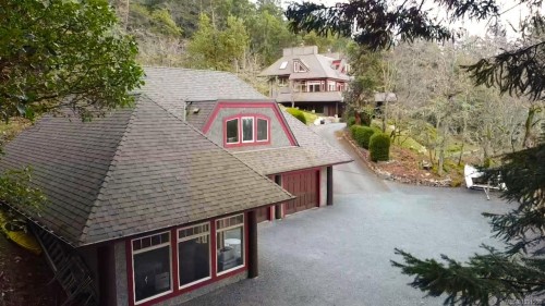 8242 Thomson Pl, Central Saanich, BC 