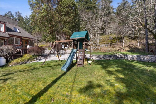 8242 Thomson Pl, Central Saanich, BC 