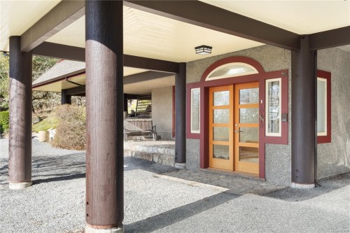 8242 Thomson Pl, Central Saanich, BC 