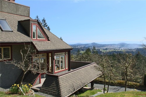 8242 Thomson Pl, Central Saanich, BC 