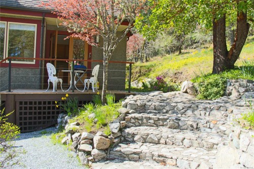 8242 Thomson Pl, Central Saanich, BC 