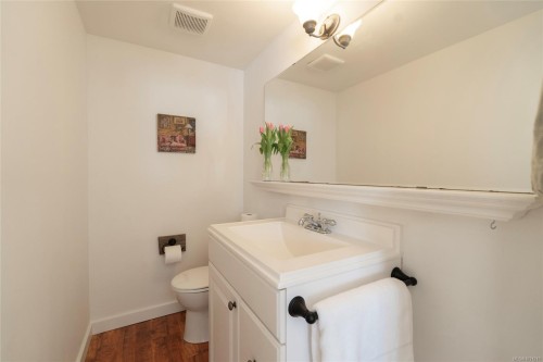 323 Masters Rd, Victoria, BC 