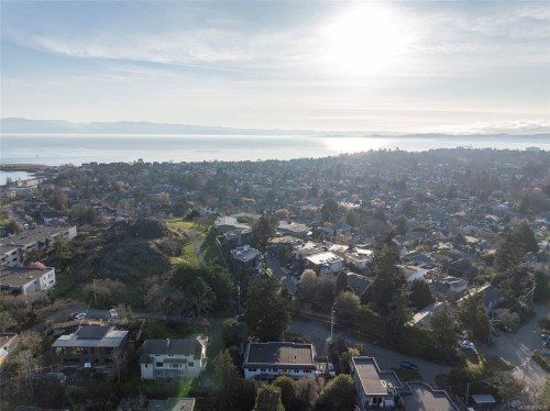 323 Masters Rd, Victoria, BC 