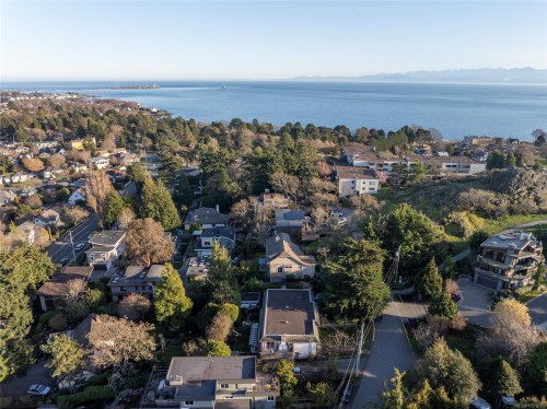 323 Masters Rd, Victoria, BC 