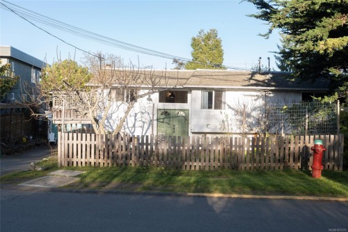 323 Masters Rd, Victoria, BC 
