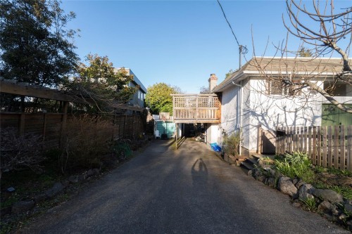 323 Masters Rd, Victoria, BC 