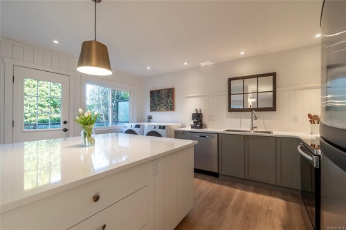 323 Masters Rd, Victoria, BC 