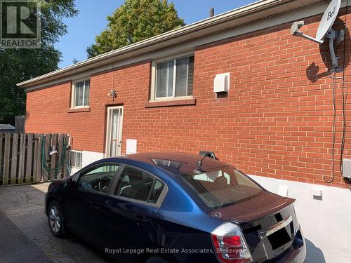 Side view with separate entrance - 3498 Ashcroft Crescent, Mississauga, ON - Outdoor With Exterior