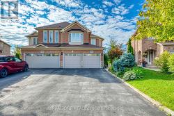 2112 REDSTONE CRESCENT Oakville, ON L6M 5B2