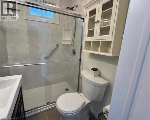 157 Tragina Avenue N, Hamilton, ON - Indoor Photo Showing Bathroom