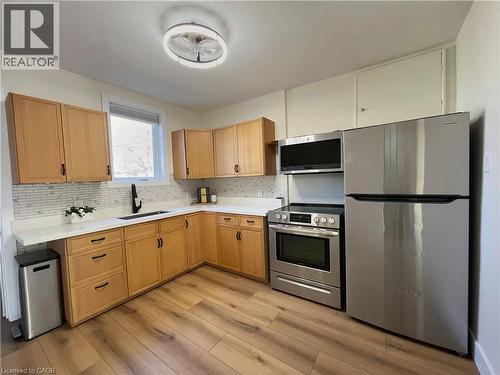 157 Tragina Avenue N, Hamilton, ON - Indoor Photo Showing Kitchen