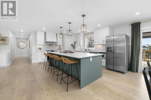 1386 Johnston Drive, Ottawa, ON - Indoor Photo Showing Kitchen With Upgraded Kitchen