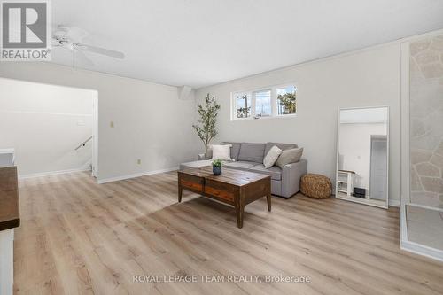 1386 Johnston Drive, Ottawa, ON - Indoor Photo Showing Living Room