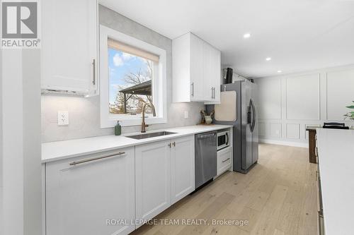1386 Johnston Drive, Ottawa, ON - Indoor Photo Showing Kitchen