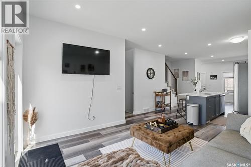 421 L Avenue S, Saskatoon, SK - Indoor Photo Showing Living Room