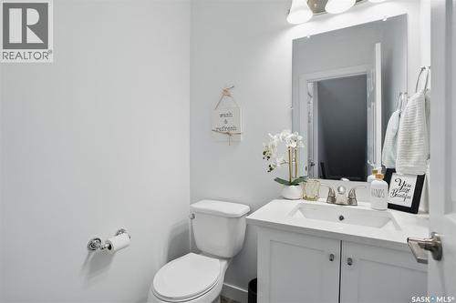 421 L Avenue S, Saskatoon, SK - Indoor Photo Showing Bathroom