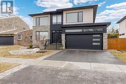 1976 LENESTER AVENUE  Ottawa, ON K2A 1J9