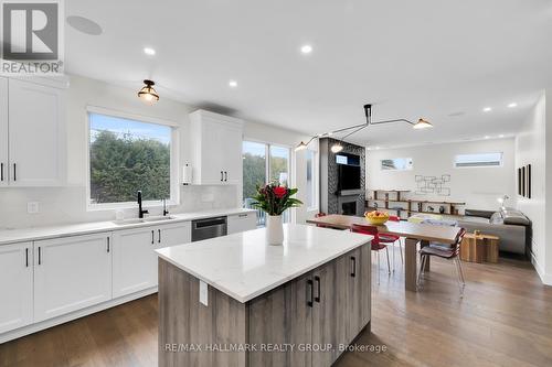 1976 Lenester Avenue, Ottawa, ON - Indoor Photo Showing Kitchen With Upgraded Kitchen