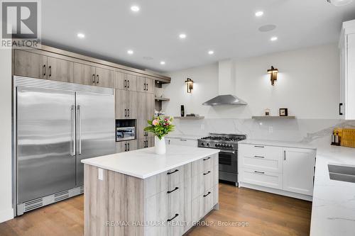 1976 Lenester Avenue, Ottawa, ON - Indoor Photo Showing Kitchen With Upgraded Kitchen