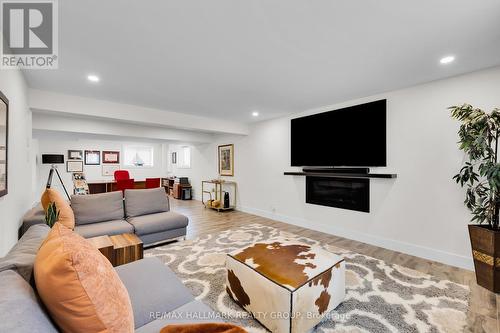 1976 Lenester Avenue, Ottawa, ON - Indoor Photo Showing Living Room