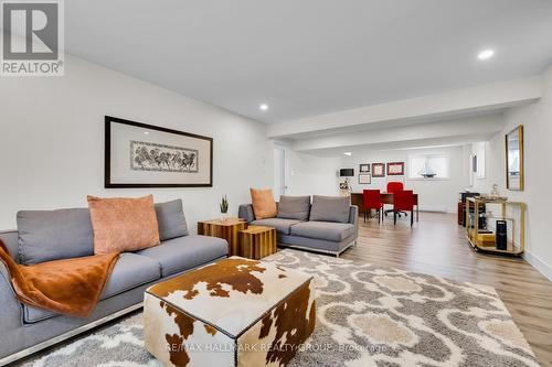 1976 Lenester Avenue, Ottawa, ON - Indoor Photo Showing Living Room