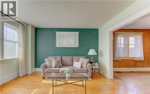 40 Union Street E, Waterloo, ON - Indoor Photo Showing Living Room