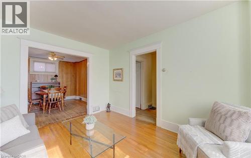 40 Union Street E, Waterloo, ON - Indoor Photo Showing Living Room