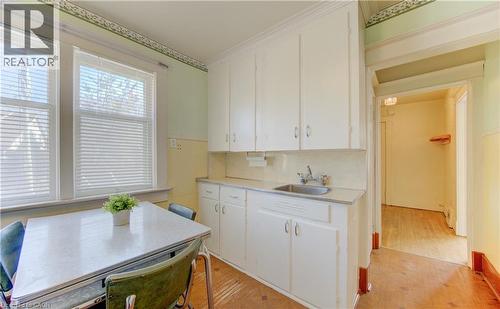 40 Union Street E, Waterloo, ON - Indoor Photo Showing Kitchen