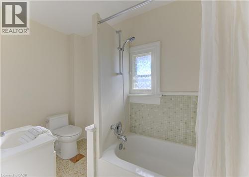 40 Union Street E, Waterloo, ON - Indoor Photo Showing Bathroom