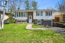 208 MCCRANEY STREET W Oakville (Cp College Park), ON L6H 1H7