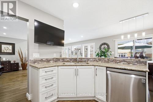 Dining room - 779 North Leaksdale Circle, London South (South U), ON - Indoor Photo Showing Kitchen With Upgraded Kitchen