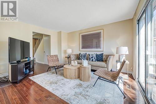 76 Bowman Way, Markham, ON - Indoor Photo Showing Living Room