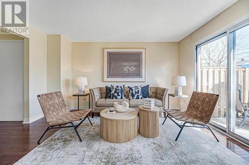 76 Bowman Way, Markham, ON - Indoor Photo Showing Living Room