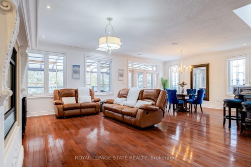 17 Mcnutt Street, Brampton, ON - Indoor Photo Showing Living Room