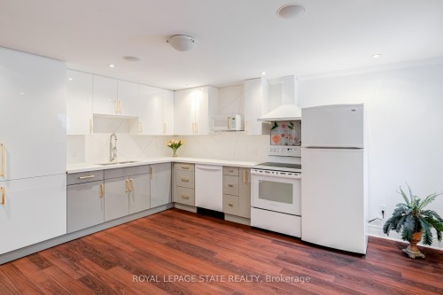 17 Mcnutt Street, Brampton, ON - Indoor Photo Showing Kitchen